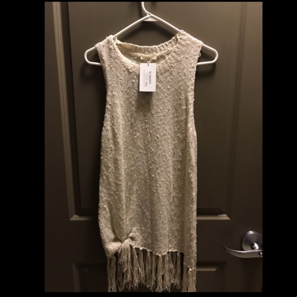 Brand new sleeveless sweater with fringe boutique